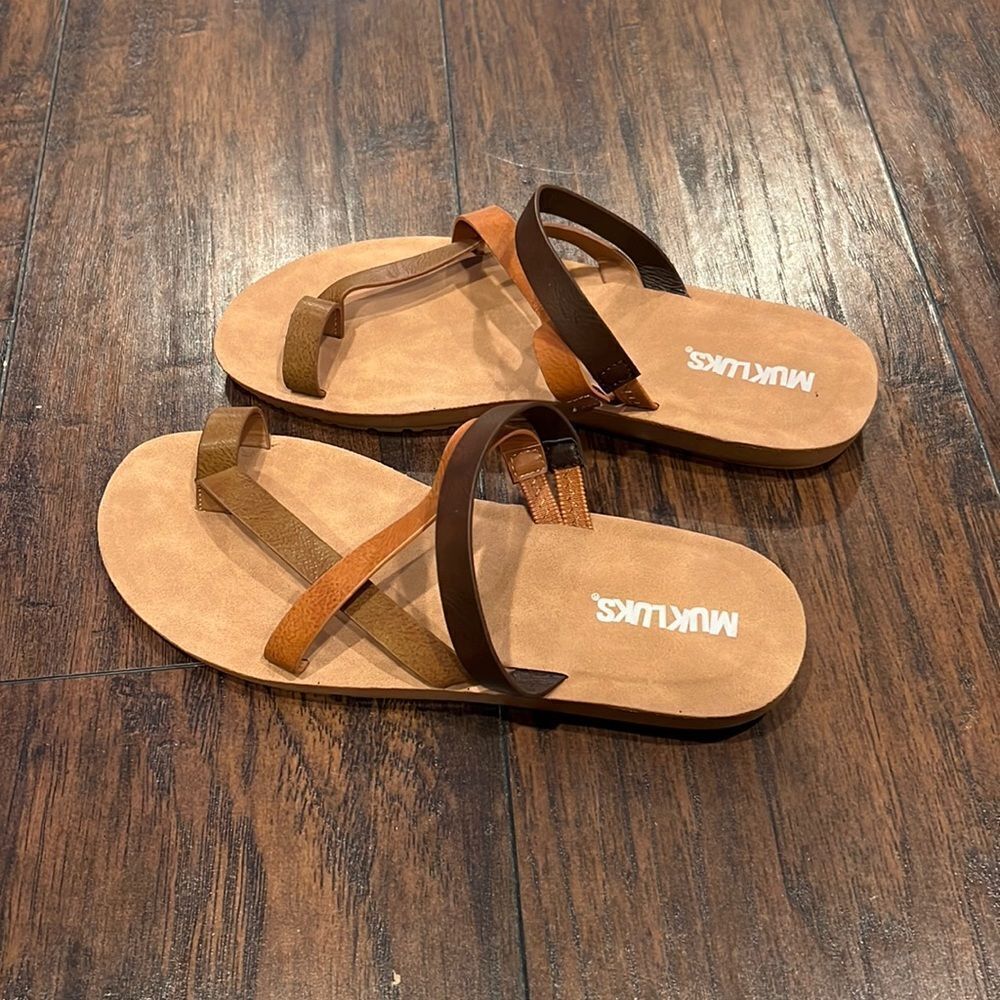 MUK LUKS Brown About Town Toe-Loop Sandals - Size‎ 9 Women NWOT